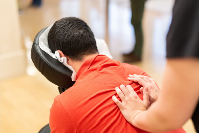Ação de bem-estar e ergonomia com quick massage